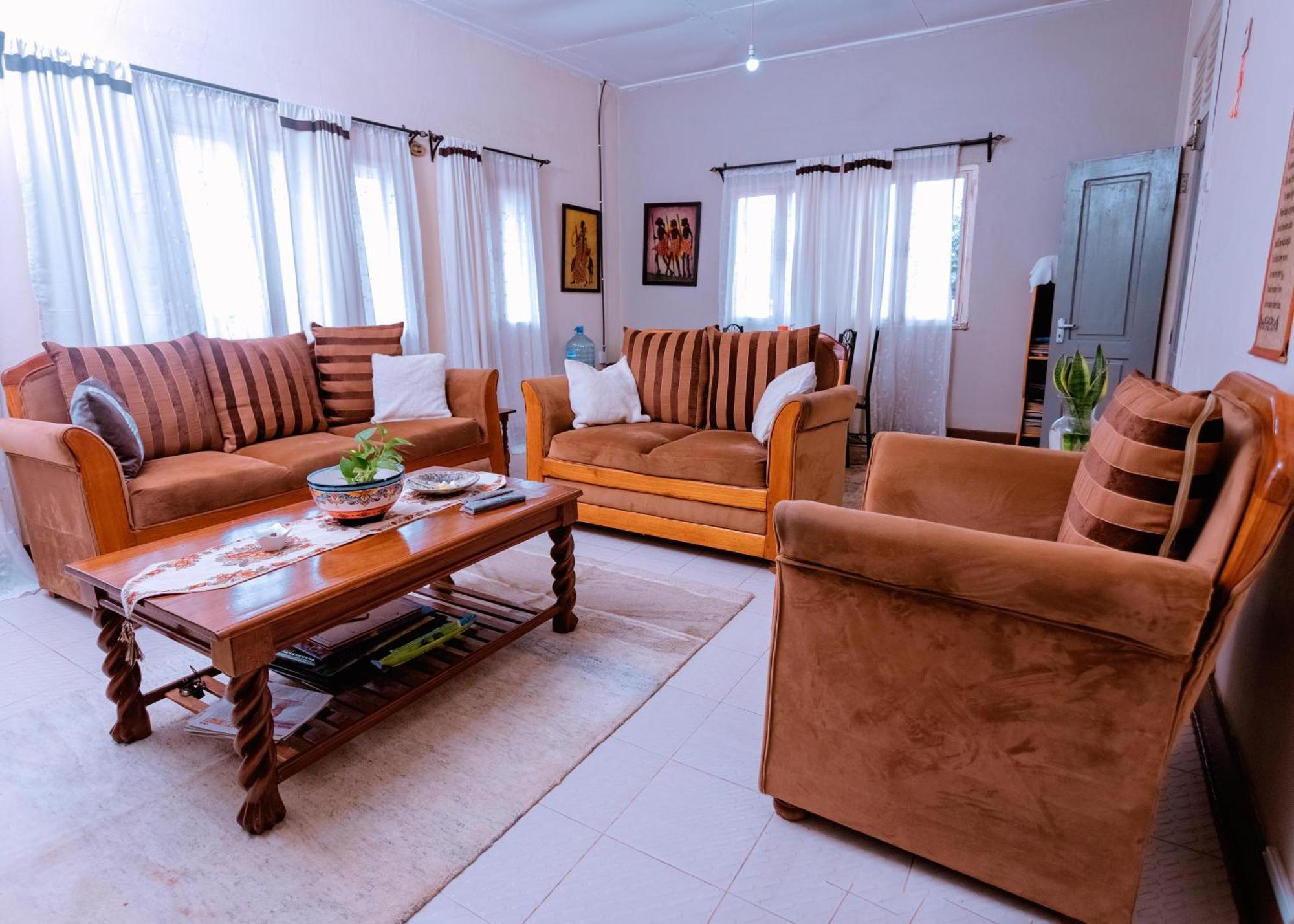Faraja Homestay- Seamless Comfort In The Heart Of The City - Free Wifi, Warm Hospitality, And Local Delights Await Moshi Eksteriør bilde